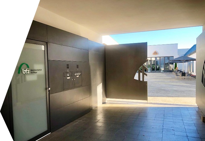 Eingang der bfz Berufsfachschule für Pflege in Neumarkt